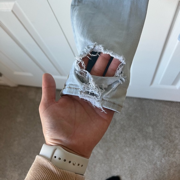 Distressed American Eagle jeans - Picture 4 of 5